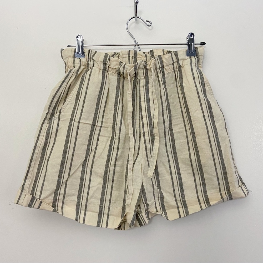 UNIQLO Striped Off-White Gray Shorts Small 26-27”